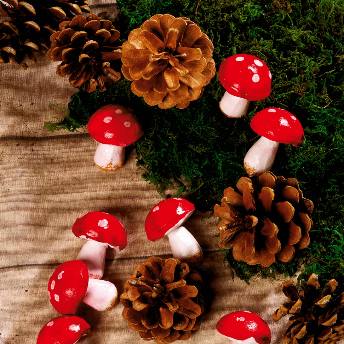 articles__parsemer_pommes_de_pin_environ_50_pices_4.webp DecoWoerner Articles à Parsemer Pommes De Pin, Environ 50 Pièces