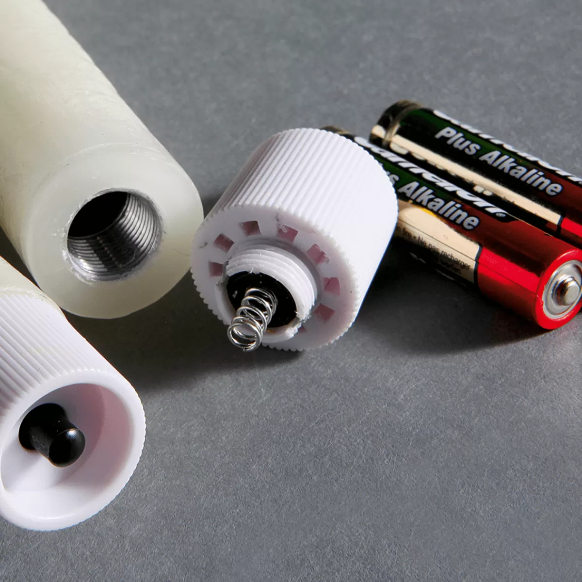 bougies_pilier_en_cire_led_24_cm_lot_de_2_3.webp DecoWoerner Bougies Pilier En Cire LED 24 Cm, Lot De 2