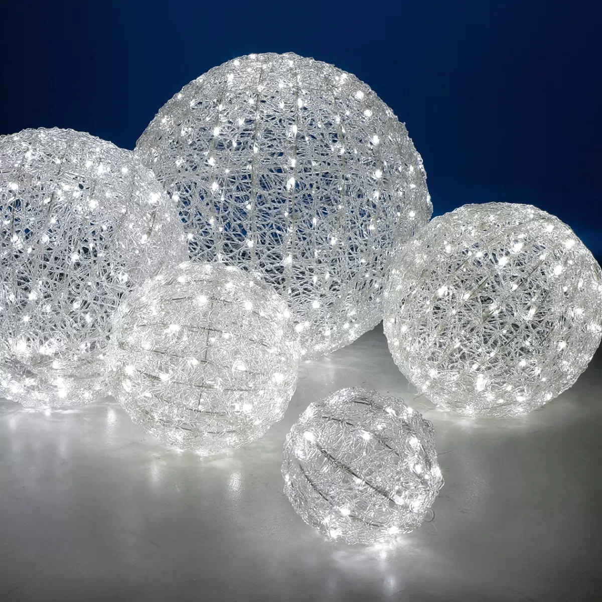boule_lumineuse_led_en_fibres_acryliques__50_cm_5-1.webp DecoWoerner Boule Lumineuse LED En Fibres Acryliques, Ø 50 Cm
