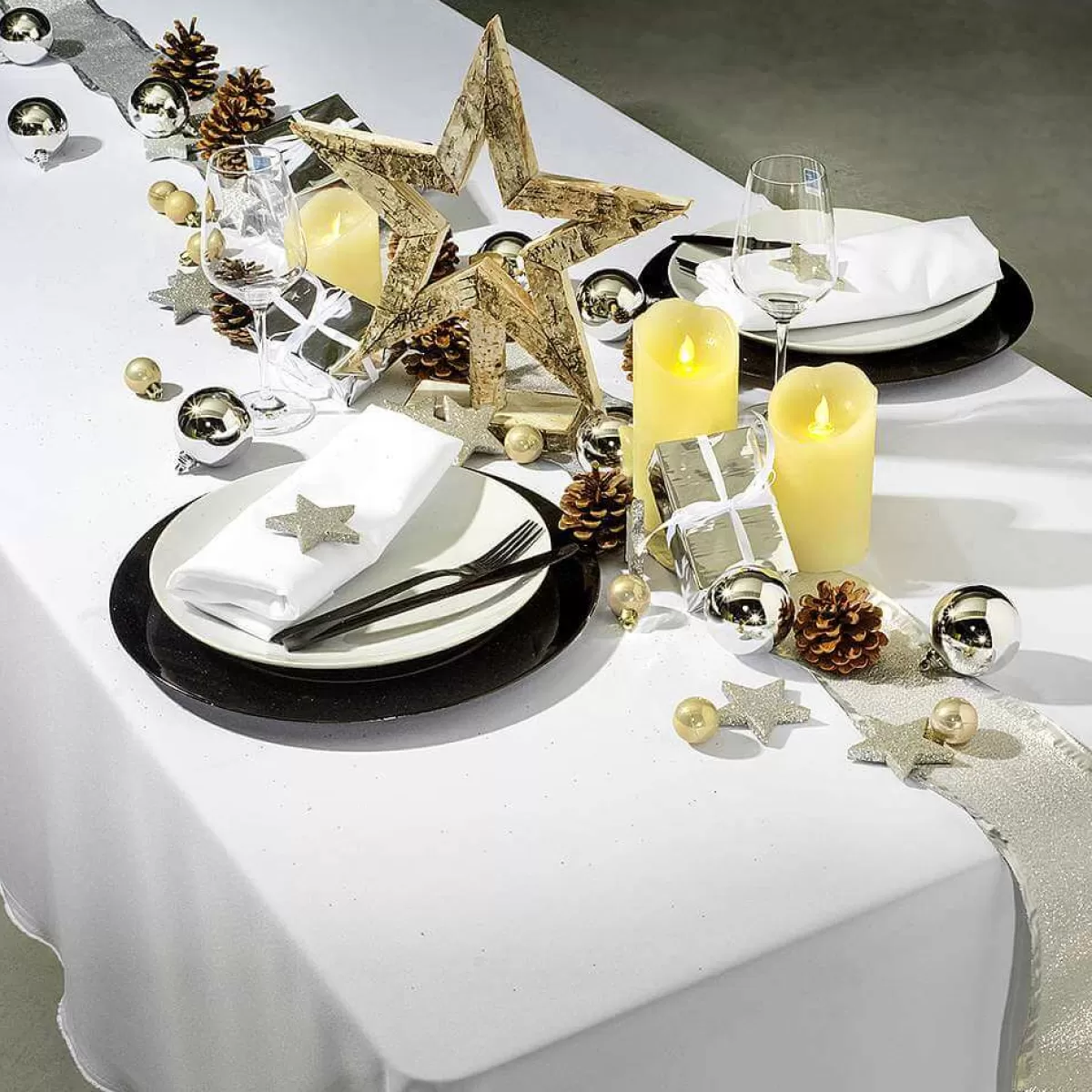 boules_de_nol_brillantes_en_plastique_argent__6_cm__24_pices_3-1.webp DecoWoerner Boules De Noël Brillantes En Plastique é, Ø 6 Cm - 24 Pièces