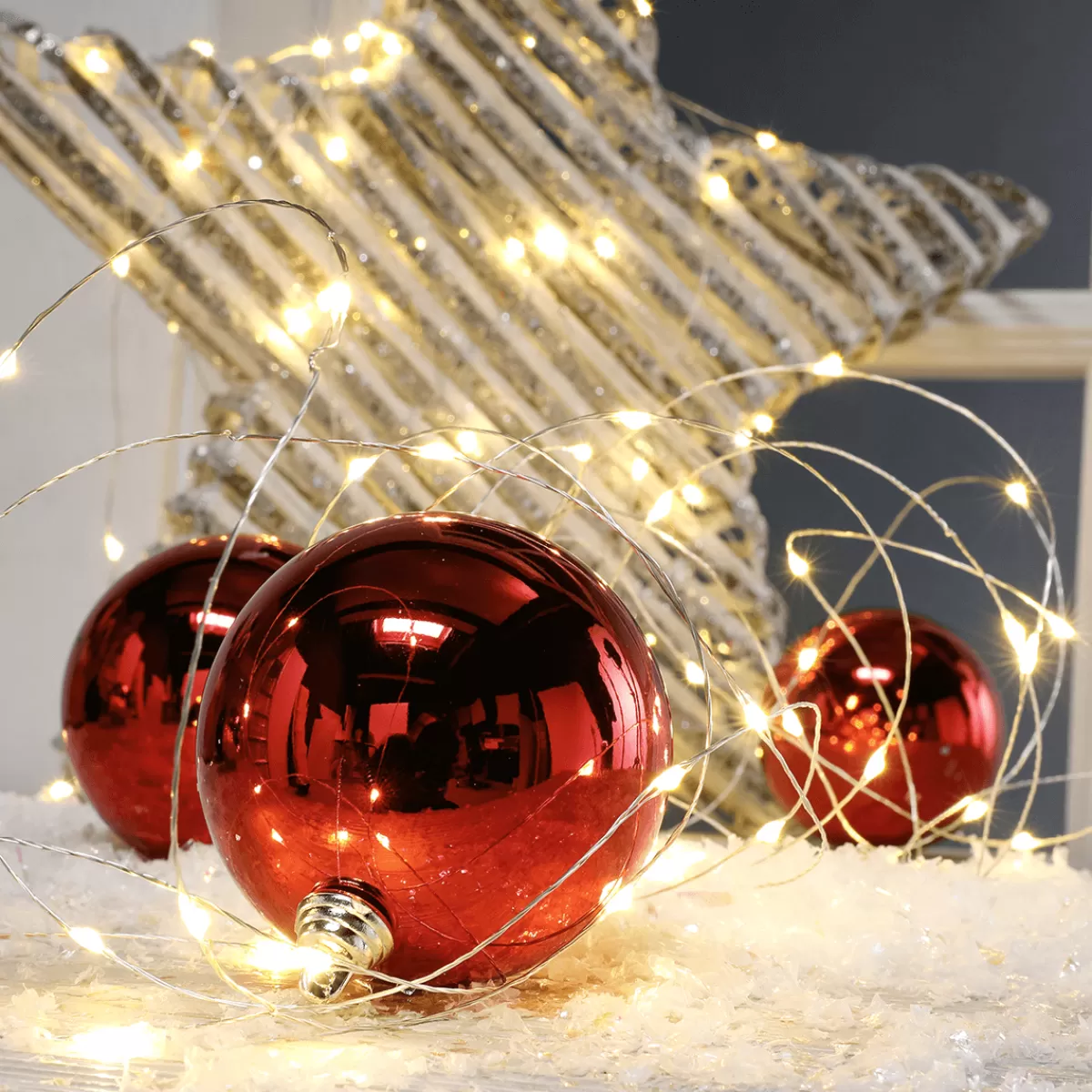 DecoWoerner Boules De Noël s Et Brillantes En Plastique Ignifugé 6 Cm Ø - 24 Pièces