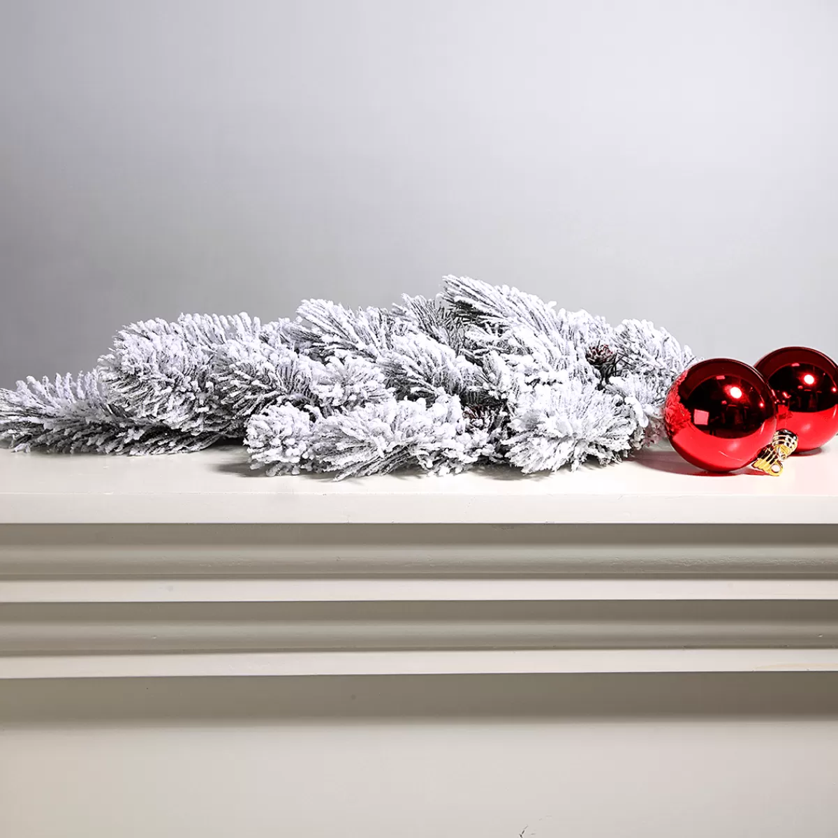 branche_de_sapin_enneige_avec_pommes_de_pin_9.webp DecoWoerner Branche De Sapin Enneigée Avec Pommes De Pin