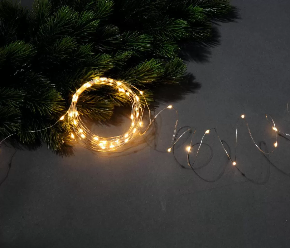 chane_lumineuse__fil__led_pour_lext_50_led_5_m_3-1.webp DecoWoerner Chaîne Lumineuse à Fil à LED Pour L'ext., 50 LED, 5 M