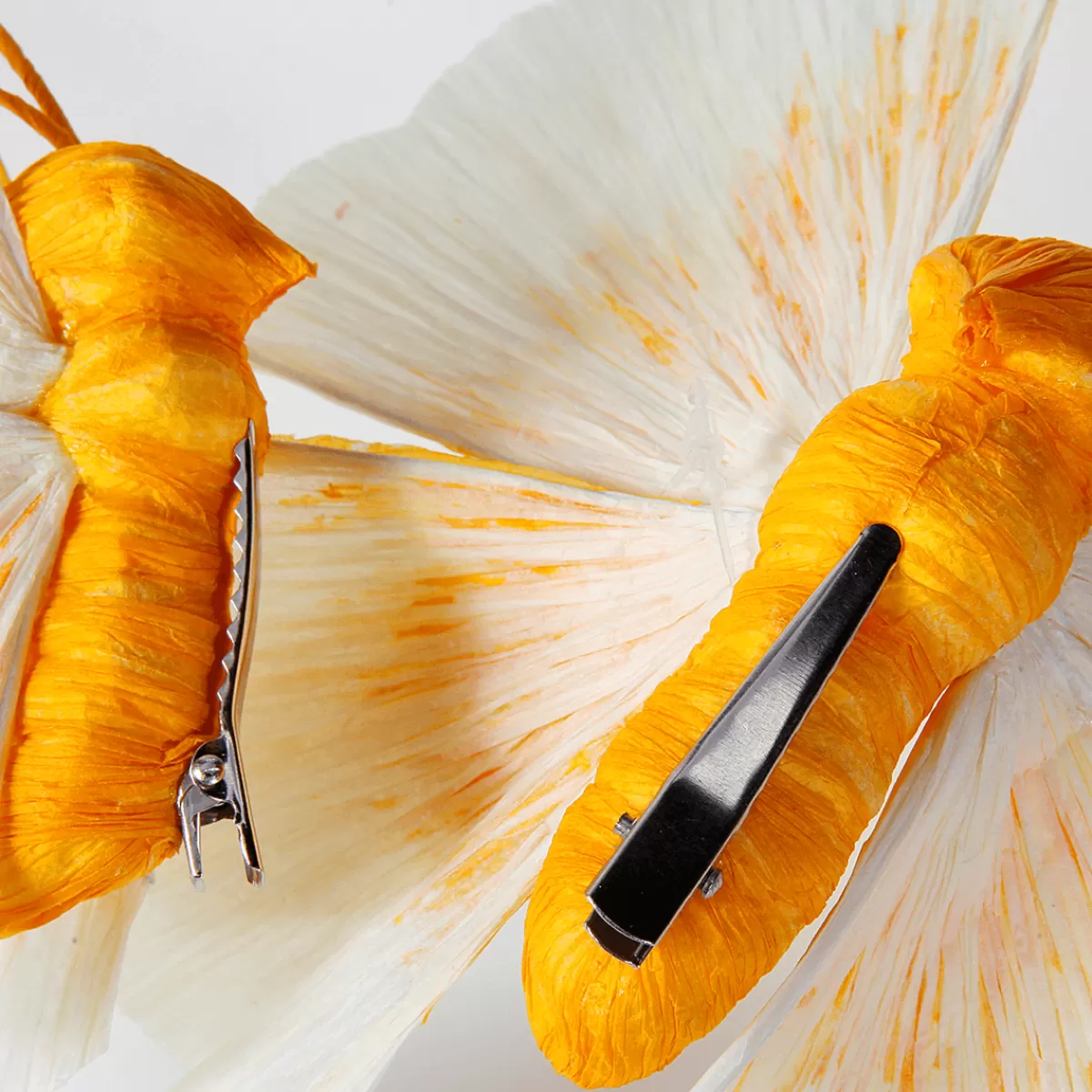 DecoWoerner Deux Papillons Décoratifs Avec Clip, Jaunes, Ø 11-14 Cm