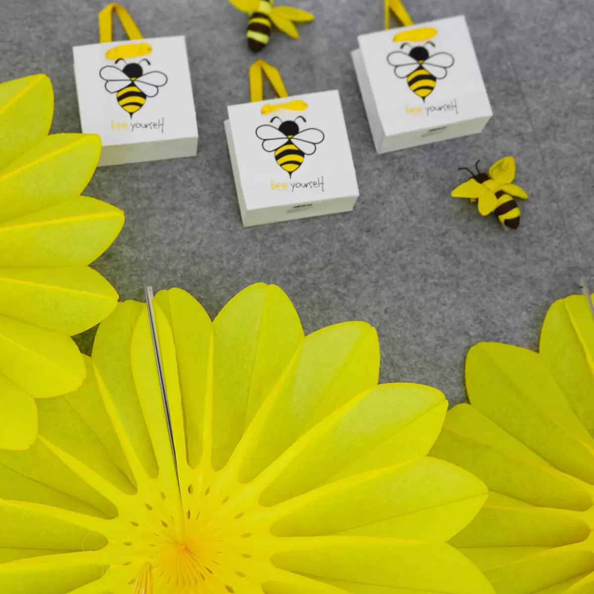 eventail_dco_jaune__67_cm_3.webp DecoWoerner Eventail Déco Ø 67 Cm