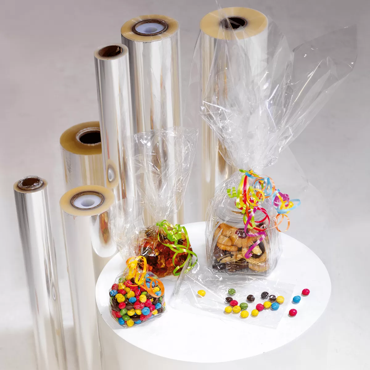 feuille_synth_cadeau_75_cm_50_m_3.webp DecoWoerner Feuille Synth. Cadeau 75 Cm, 50 M