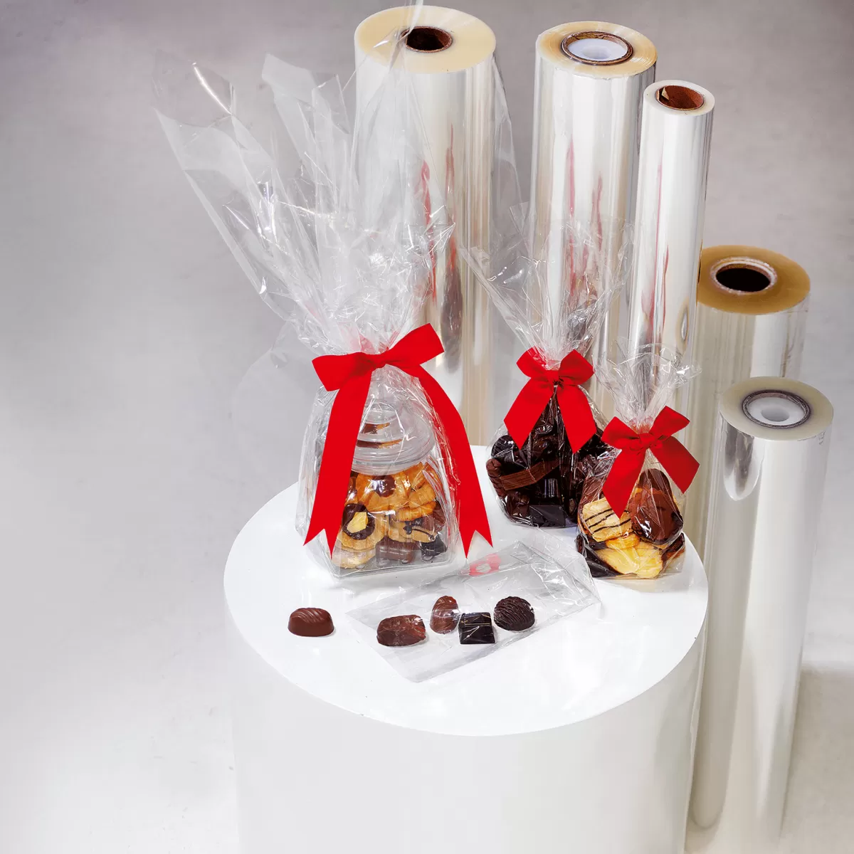 feuille_synth_cadeau_75_cm_50_m_4.webp DecoWoerner Feuille Synth. Cadeau 75 Cm, 50 M