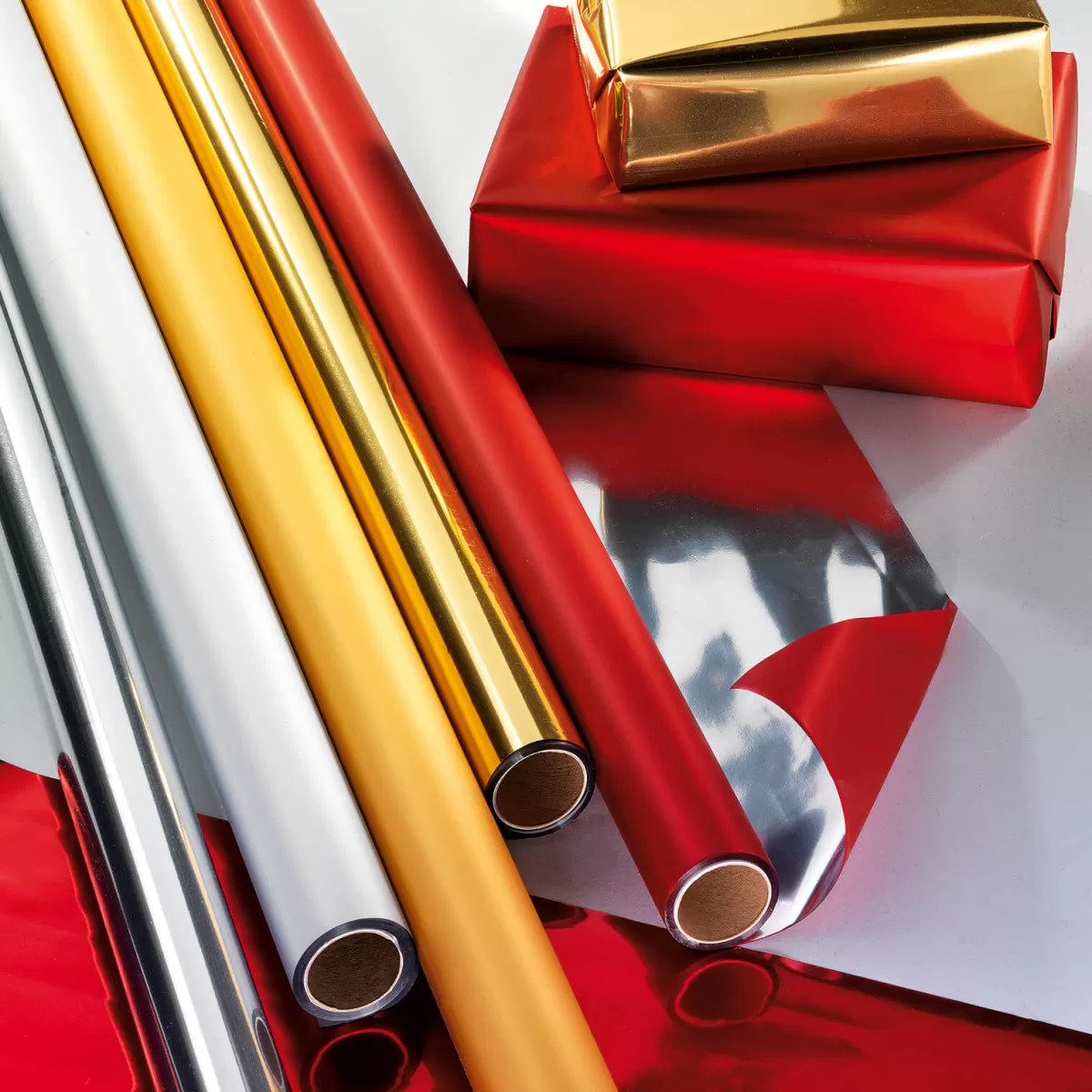 film_mtallique_lumifol_difficilement_inflammable_10_m_argent_4.webp DecoWoerner Film Métallique Lumifol Difficilement Inflammable 10 M, é