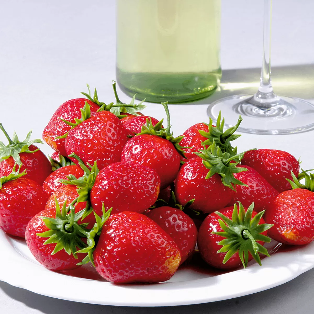 fraises_aliment_factice_24_pces_3.webp DecoWoerner Fraises Aliment Factice 24 Pces