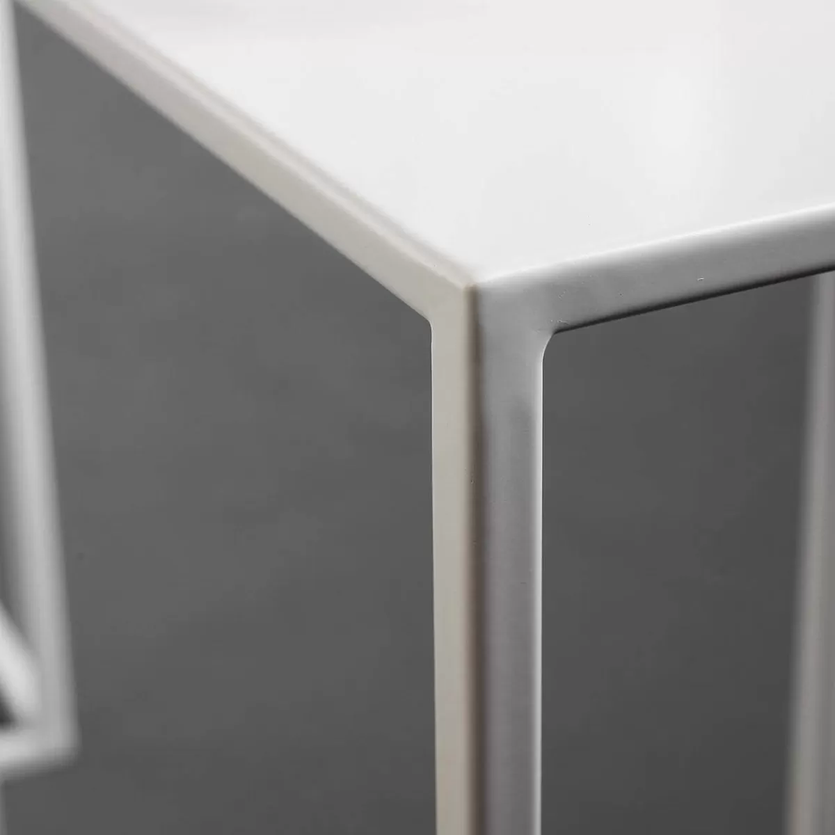 lot_de_tables_en_mtal_blanches_4_pces_3.webp DecoWoerner Lot De Tables En Métal hes 4 Pces