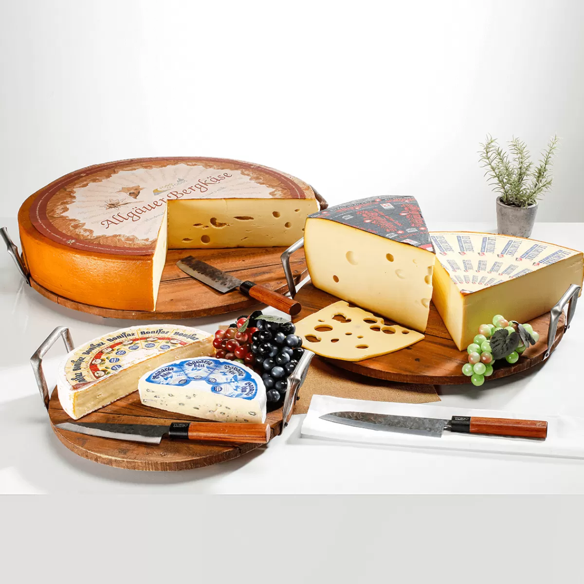 meule_de_fromage_de_montagne_de_lallgu_coupe_en_tranches__produit_alimentaire_factice_52_cm__3.webp DecoWoerner Meule De Fromage De Montagne De L'Allgäu Coupée En Tranches - Produit Alimentaire Factice 52 Cm Ø