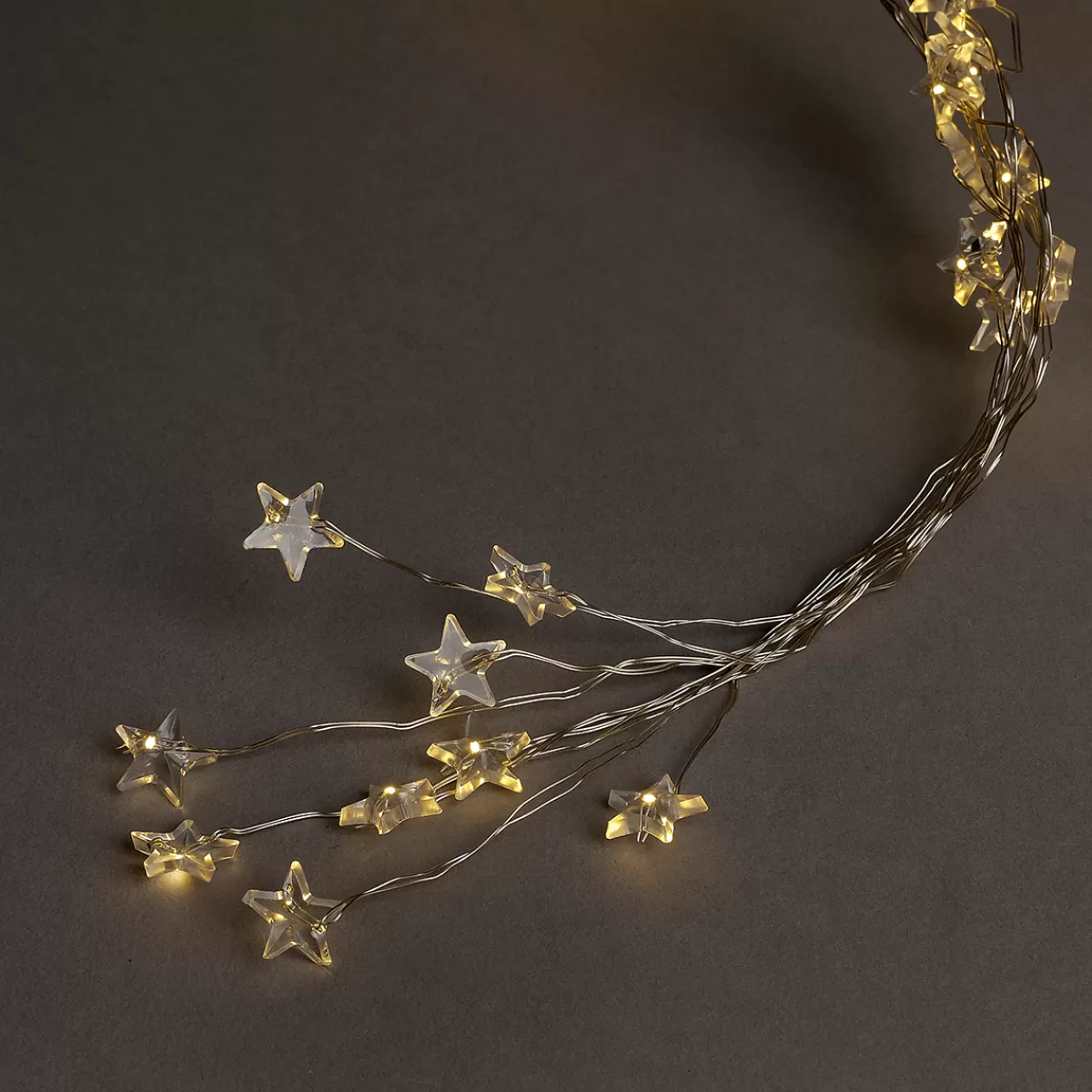 DecoWoerner Micro Guirlande Lumineuse LED En Fil Métallique à Piles Lumière Chaude 80 Cm