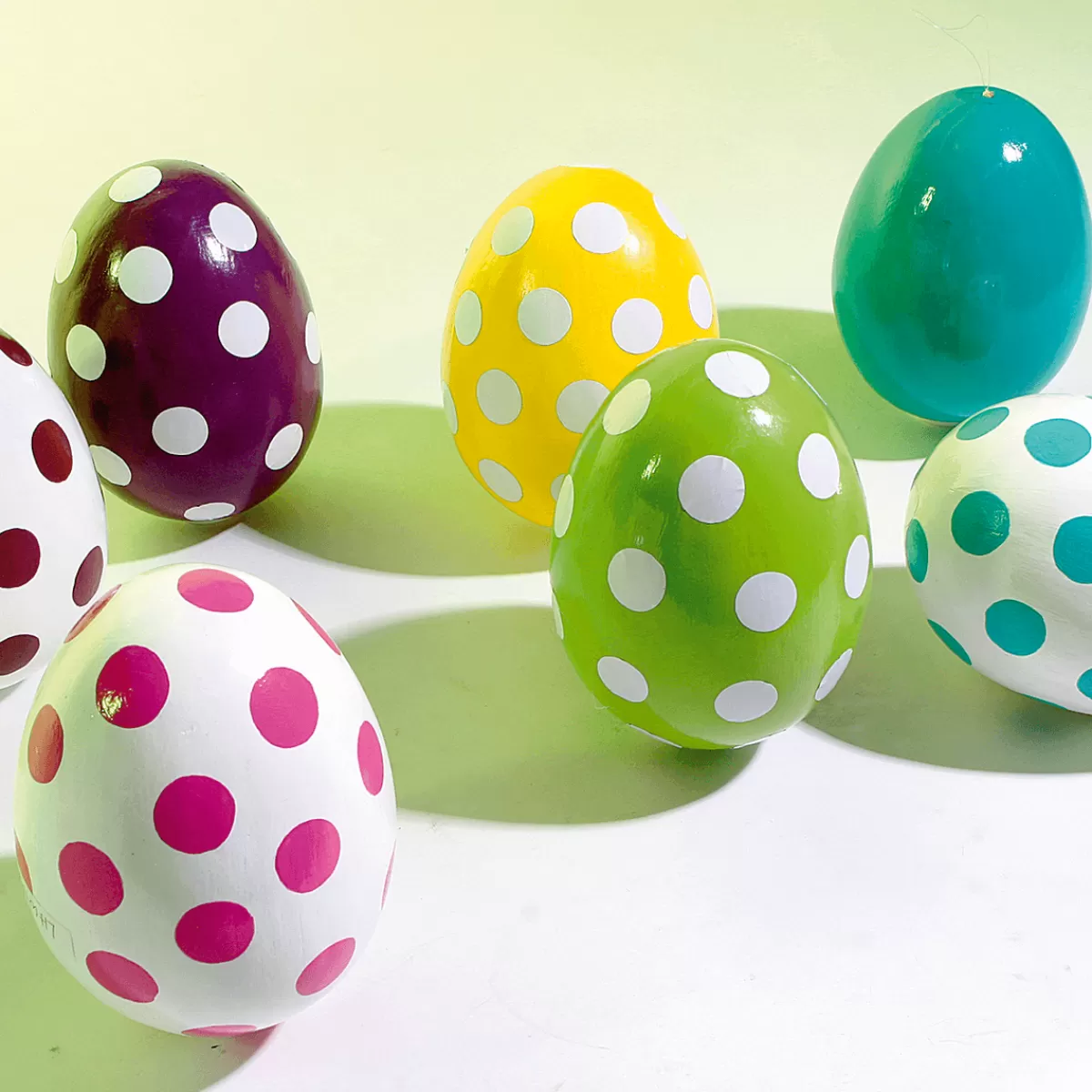 oeuf_de_pques_dco__pois_18_cm_jauneblanc_3.webp DecoWoerner Oeuf De Pâques Déco à Pois 18 Cm, /blanc