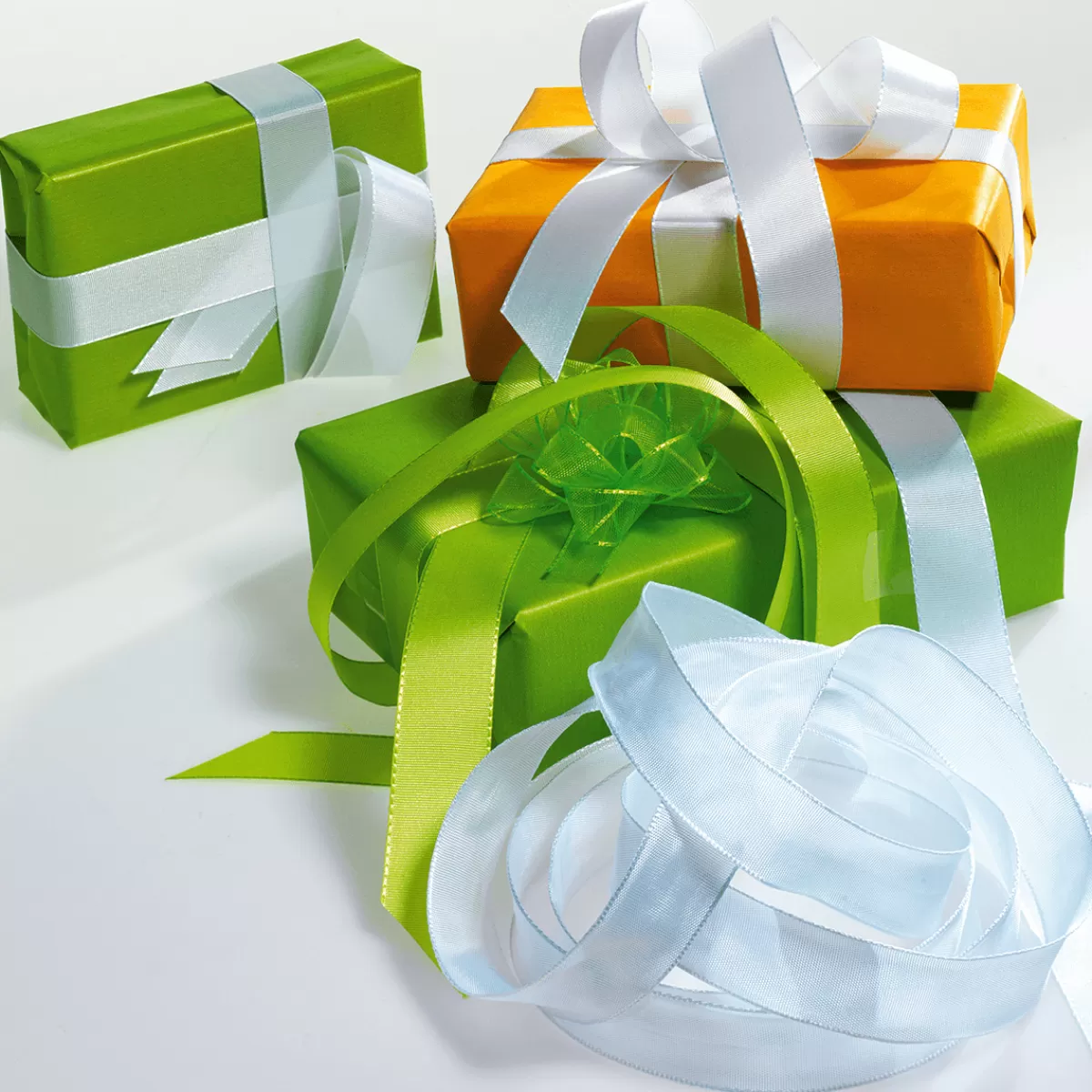 ruban_cadeau_avec_fil_de_fer_rouge_60_mm_x_25_m_5.webp DecoWoerner Ruban Cadeau Avec Fil De Fer 60 Mm X 25 M