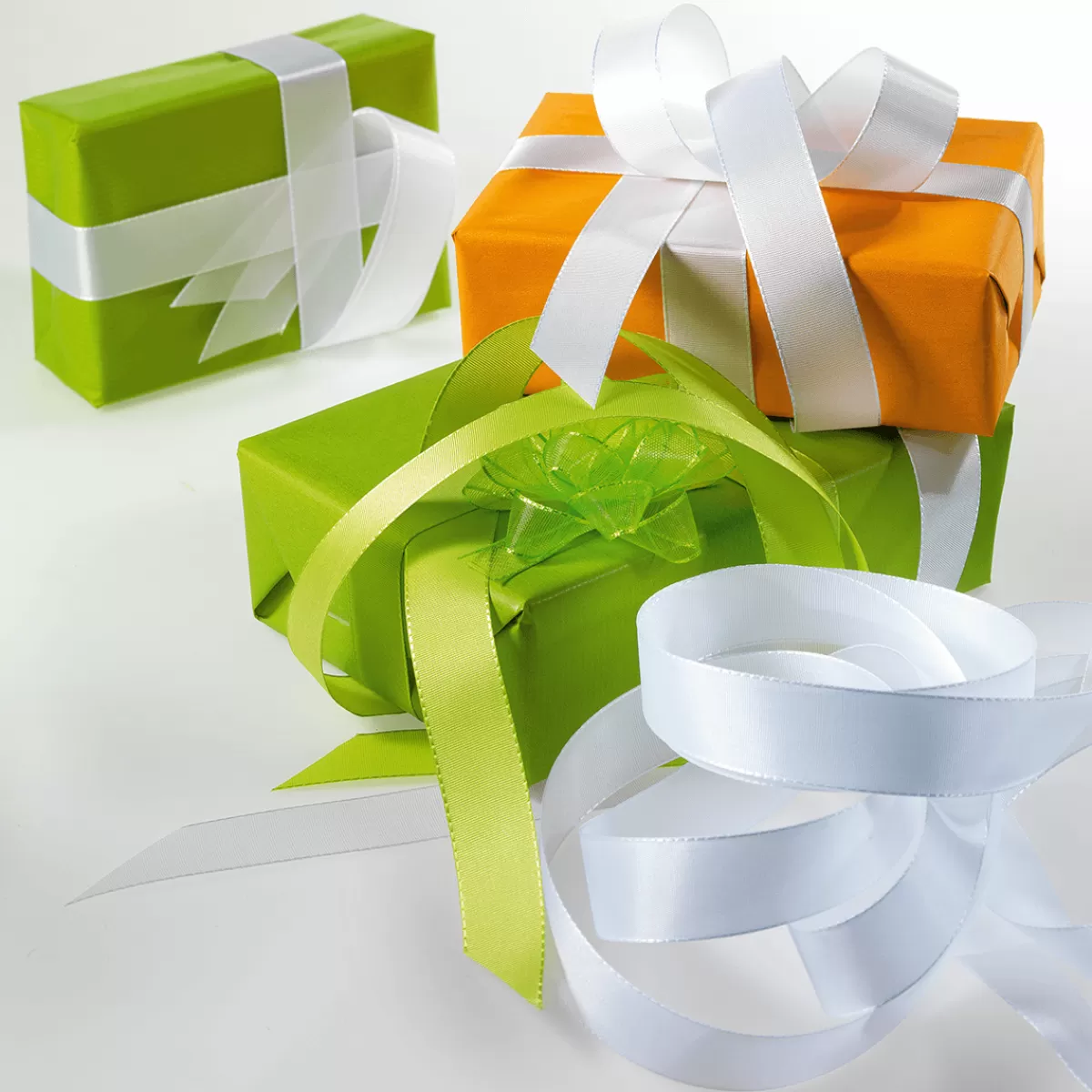 ruban_de_taffetas_avec_lisire_tisse_25_mm_50_m_vert_pomme_5.webp DecoWoerner Ruban De Taffetas Avec Lisière Tissée 25 Mm, 50 M, Pomme