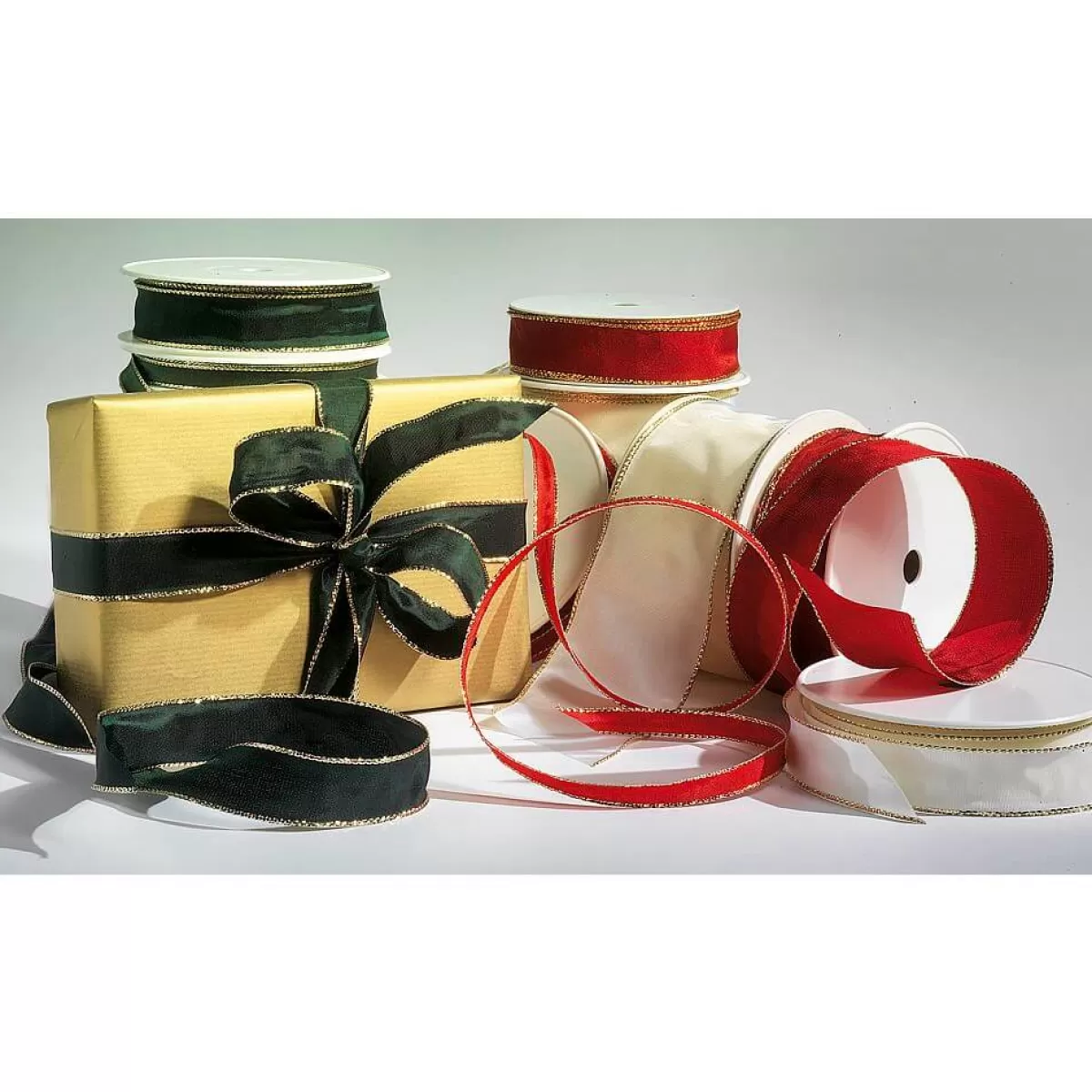 ruban_en_tissu_av_bord_en_fil_de_fer_crme_3.webp DecoWoerner Ruban En Tissu Av. Bord En Fil De Fer, Crème