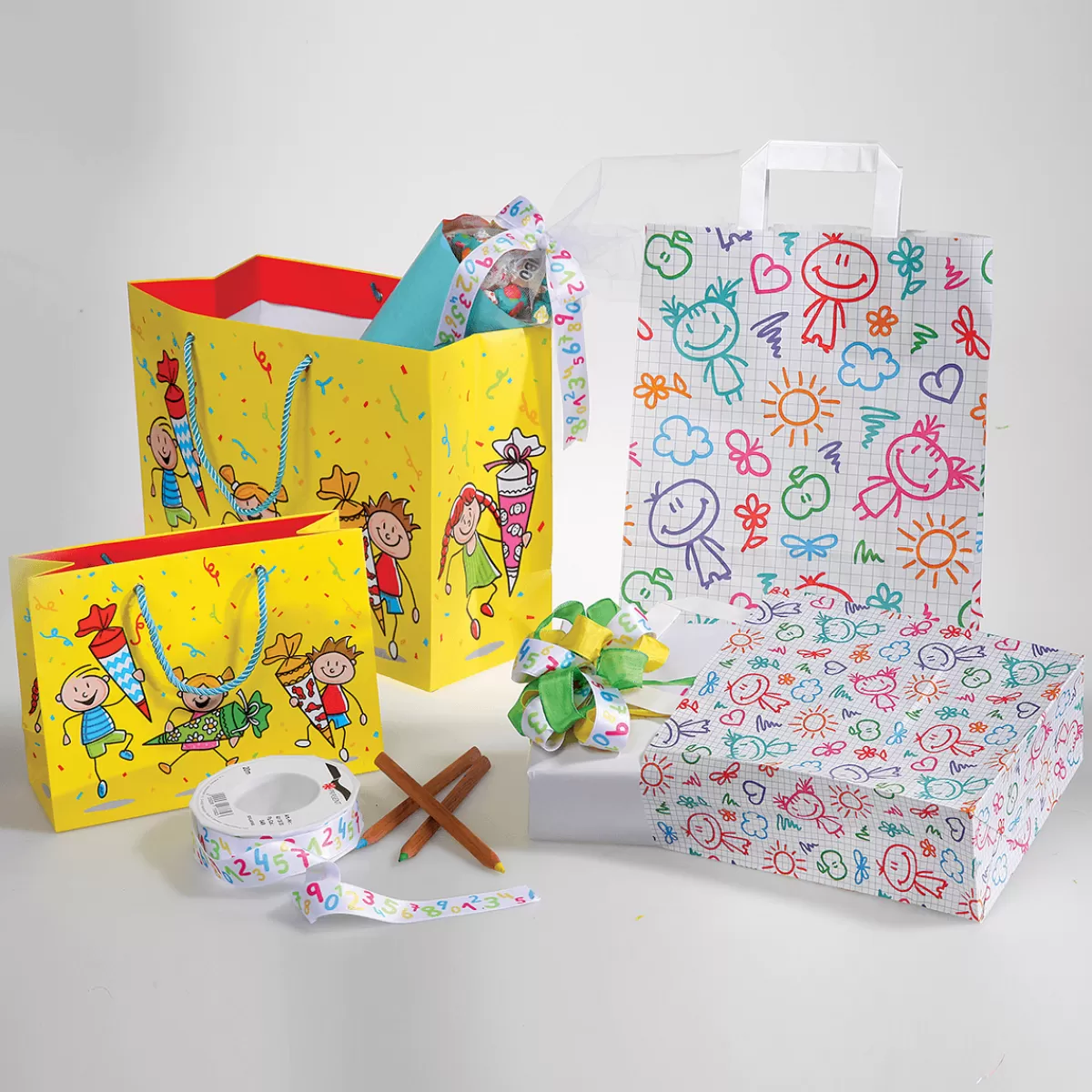 DecoWoerner Sac En Papier "Happy", 26 X 35 X 11 Cm