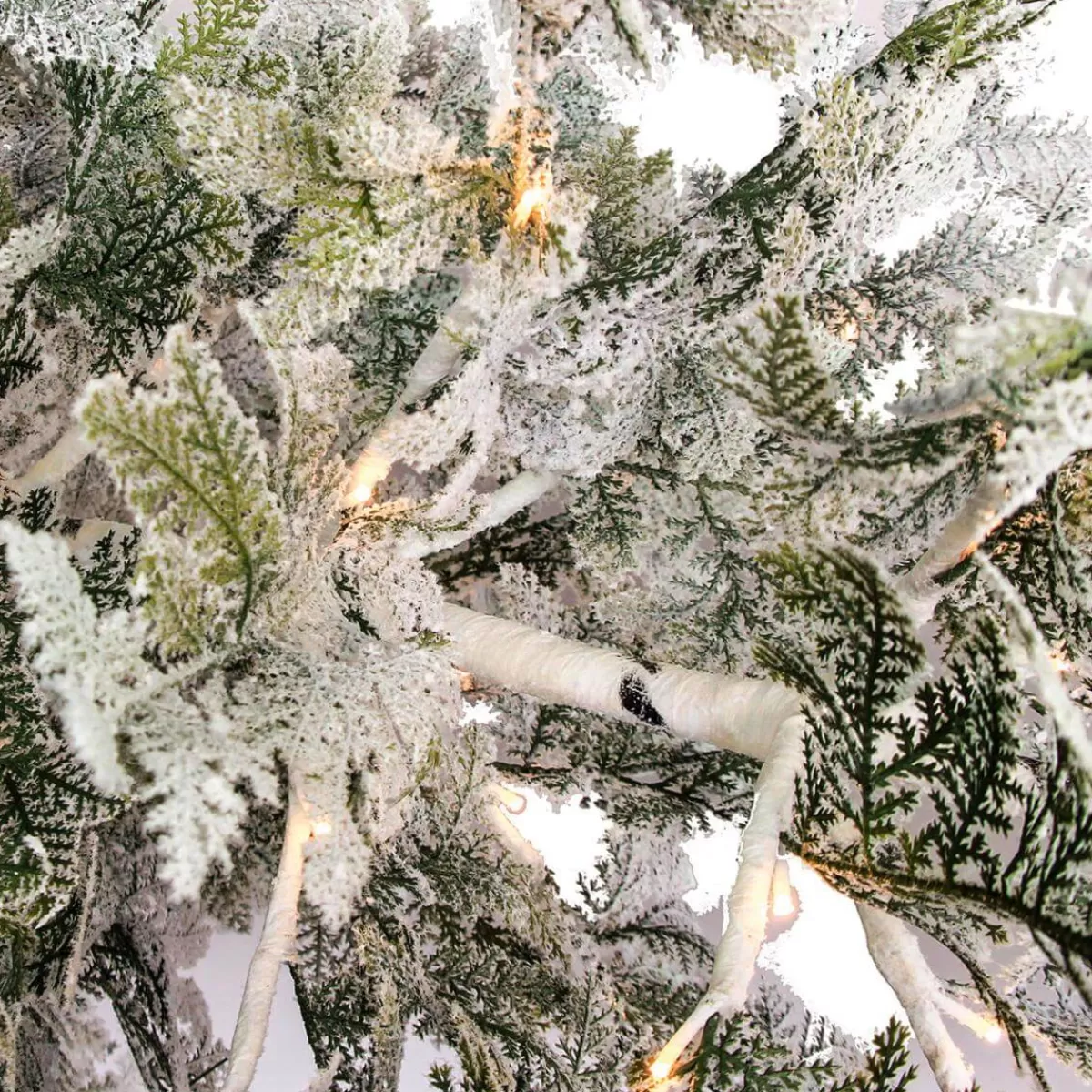 DecoWoerner Sapin De Noël Artificiel Suspendu Cèdre Avec Aiguilles Givrées Et LED 300 Cm