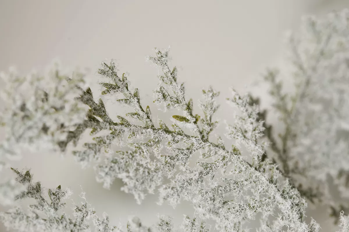 DecoWoerner Sapin De Noël Artificiel Suspendu Cèdre Avec Aiguilles Givrées Et LED 300 Cm