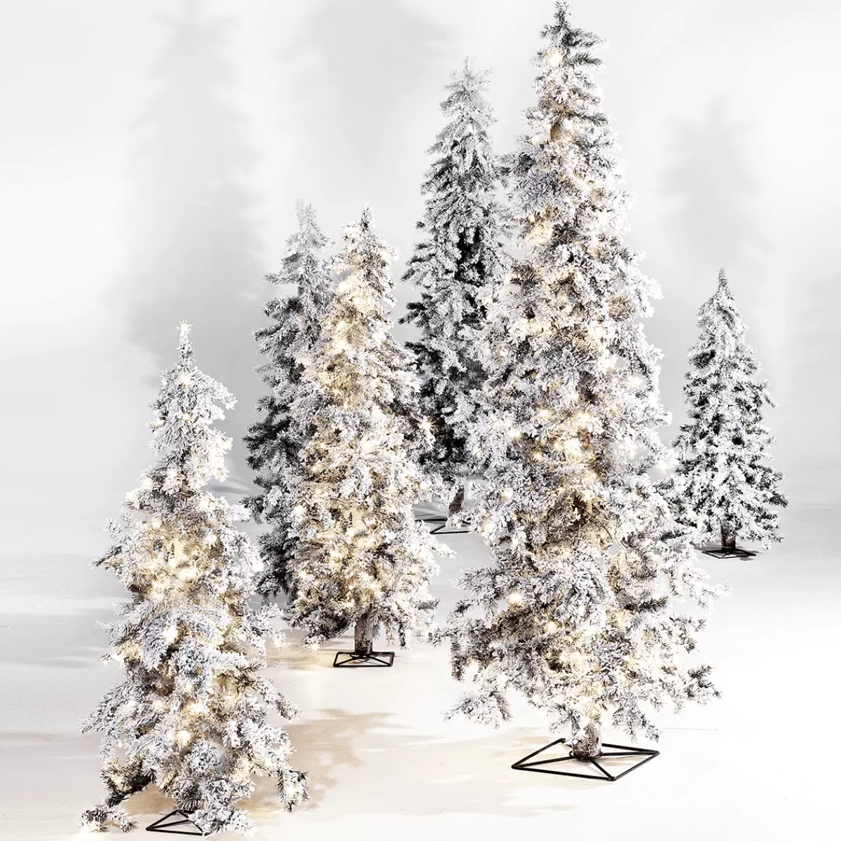 DecoWoerner Sapin D'hiver, Sapin Artificiel En Luvi Enneigé Avec Lumière LED, 160 Cm