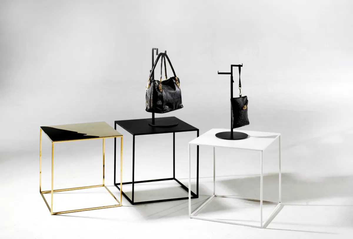 table_mtallique_45_x_45_cm_blanche_5.webp DecoWoerner Table Métallique 45 X 45 Cm, he