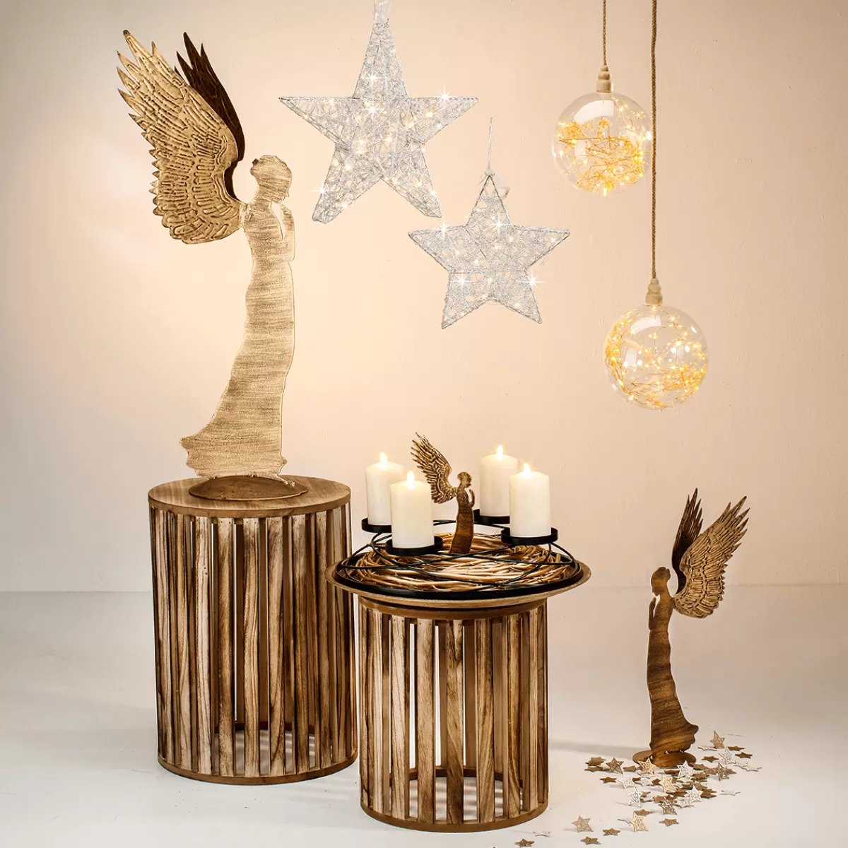 toile_dcorative_en_mtal__led_30_cm_fonctionnant_sur_piles_6.webp DecoWoerner Étoile Décorative En Métal à LED 30 Cm Fonctionnant Sur Piles